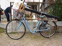 我が家の畑です。自転車に作業道具一式