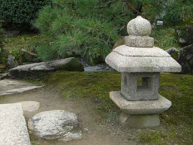 岡山後楽園、園内の灯籠