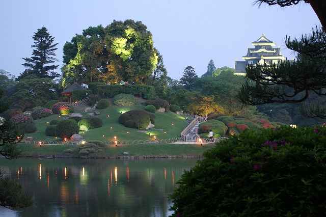 『写真集、後楽園、春の宵待ち庭園』薄暮風景