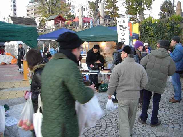 １２月の朝市の様子です。