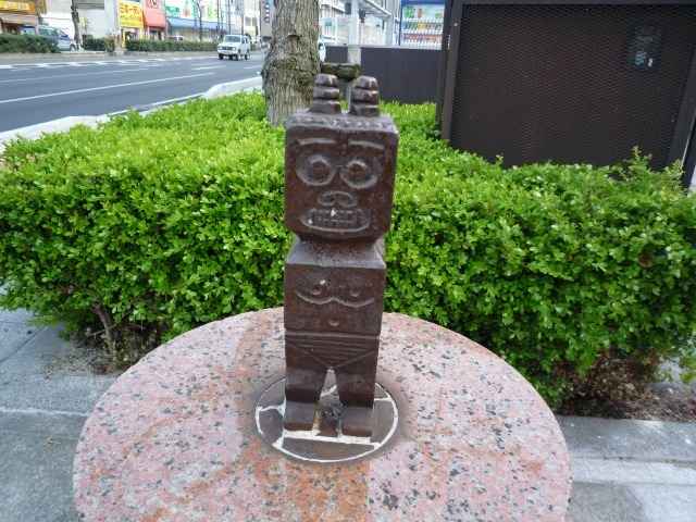 柳川交差点南側にある像