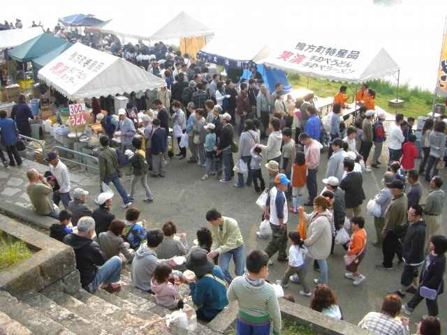 ５月の京橋朝市です。