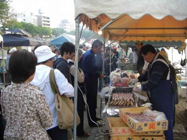 ５月の京橋朝市です。