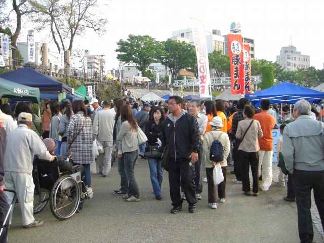 ５月の京橋朝市です。