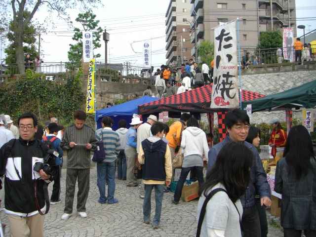 ５月の京橋朝市です。