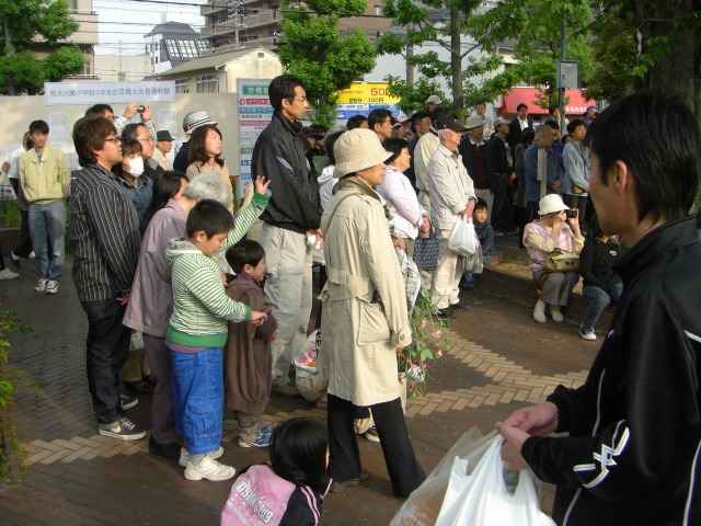 ５月の京橋朝市です。