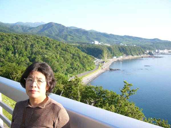 北海道１周旅行、網走からウトロまで、ウトロの町並みを眼下に