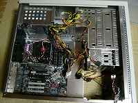 マザーボードベースをPCケースへ